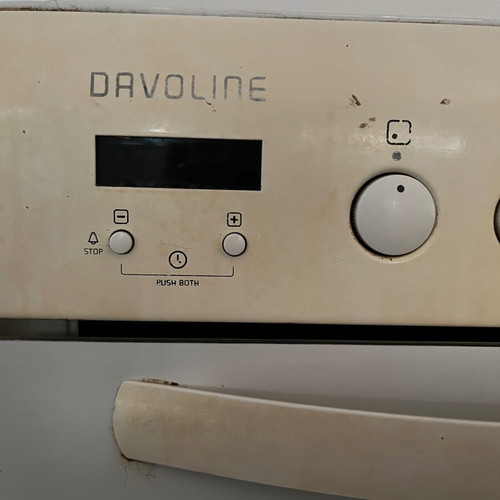Davoline kitchen used, functional with oven and burners