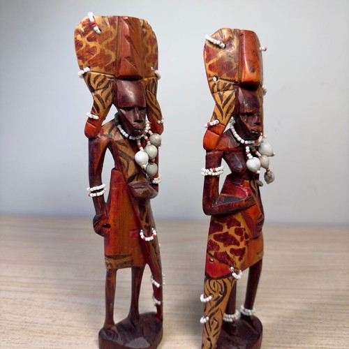 Set of handmade African figures used, 22 cm