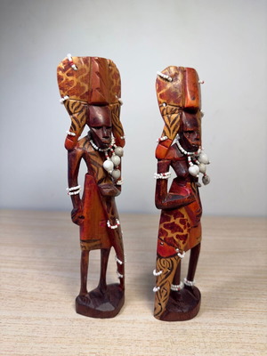 Set of handmade African figures used, 22 cm