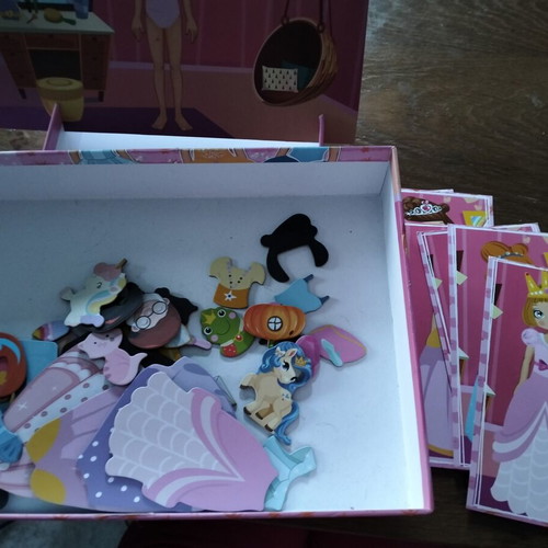AS Magnet Box Princesses like new