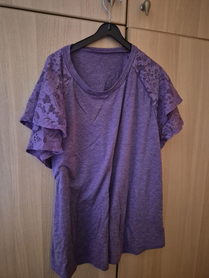 T-shirt with purple lace like new, size L