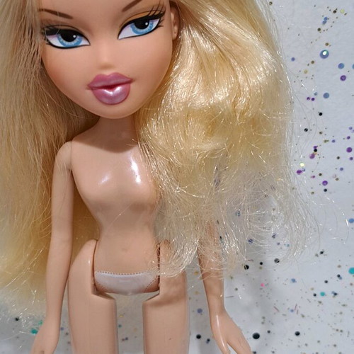 Bratz lot of 2 used Cloe dolls with flaws