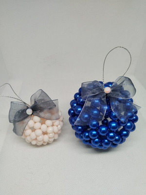 Ръчно изработен сет коледни топки за елха от перли и кристали