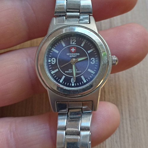 Swiss miniature battery watch like new