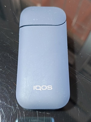 IQOS 2.4 Plus μεταχειρισμένο, σκούρο μπλε με HeatControl™ και Bluetooth