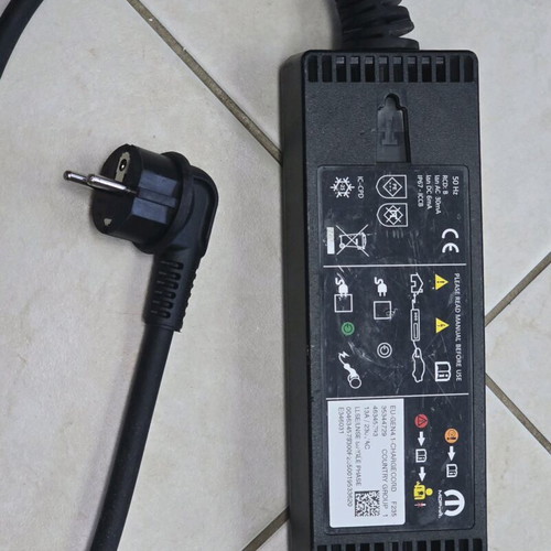 Portable home charger for electric and plug-in vehicles 5m used
