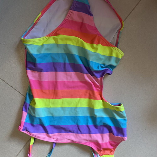 Girls' swimsuits like new, pack of 4, ages 7-9