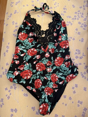 Floral one-piece swimsuit with lace and open back, Tezenis medium
