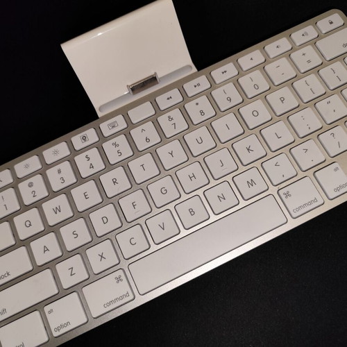 Apple iPad Keyboard Dock A1359 like new