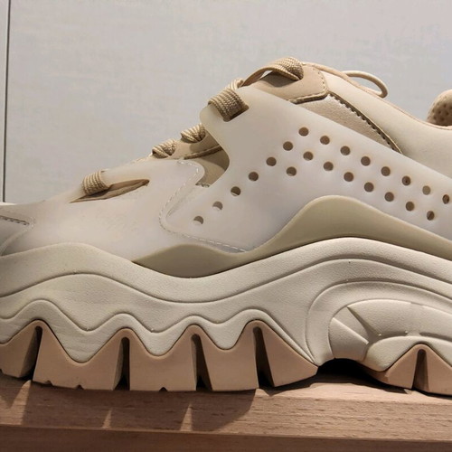 Buffalo sneaker like new, size 41, beige