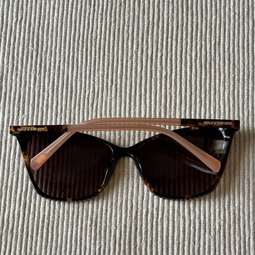 Skechers sunglasses like new with case and cleaning cloth, brown and pink