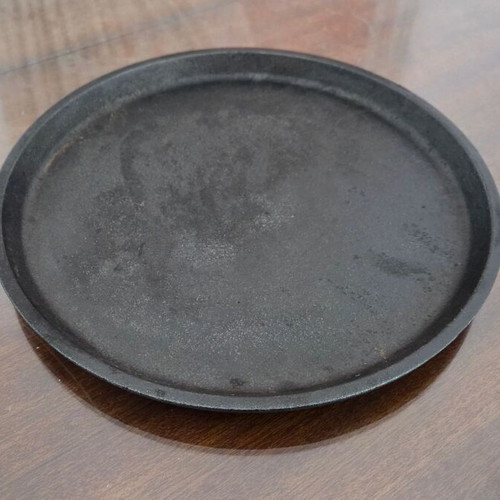 Lodge L7OGH3 cast iron round griddle plate