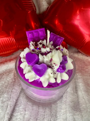 Candle velvet new with aromas, cookies and hearts