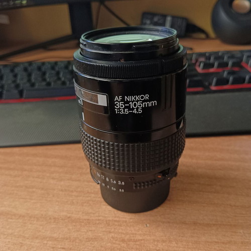 Nikon AF Nikkor 35-105mm f/3.5-4.5 lens like new