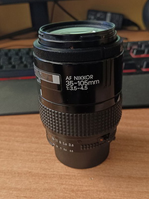 Nikon AF Nikkor 35-105mm f/3.5-4.5 lens like new
