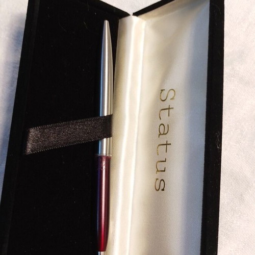 Vintage Status pen with case like new