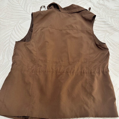 Brown Sleeveless Vest like new, practical with pockets