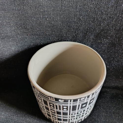Ceramic planter like new with modern embossed geometric design