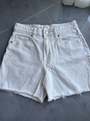 H&M λευκά τζιν σορτς μεταχειρισμένα, μέγεθος 38, στενή γραμμή