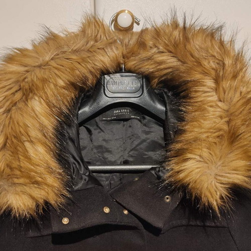 Zara short wool coat like new, black with fur hood size S