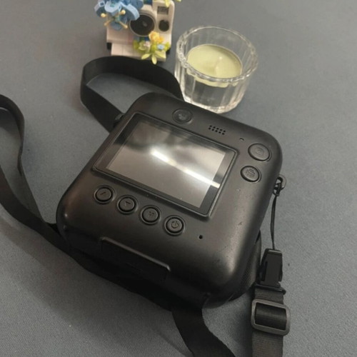 Polaroid-type camera like new with 32GB memory card