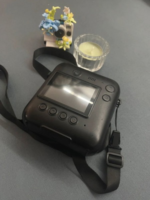 Polaroid-type camera like new with 32GB memory card