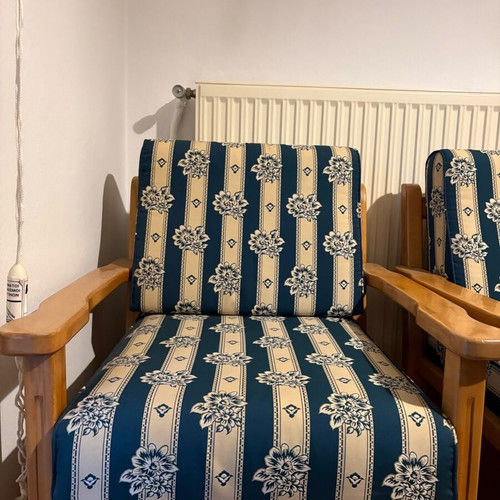 Sofa bed set and 2 armchairs like new