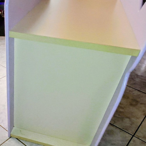 Children's dresser with 3 drawers like new, pastel colors