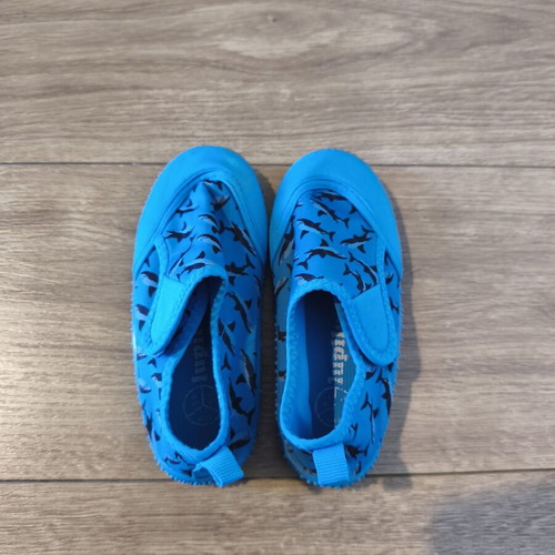 Children's water shoes size 28 used, blue unisex design