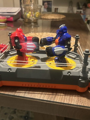 Manual boxing toy like new