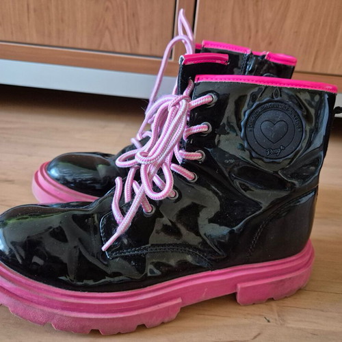 Primigi girls' black patent boots like new, size 33