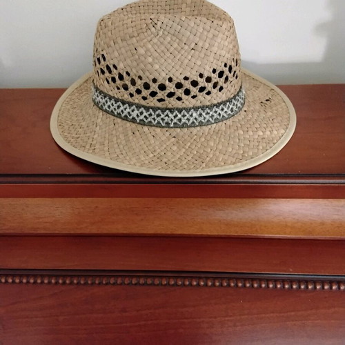 Straw hat like new, size 57, beige