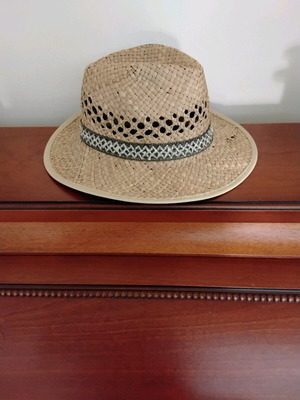 Straw hat like new, size 57, beige