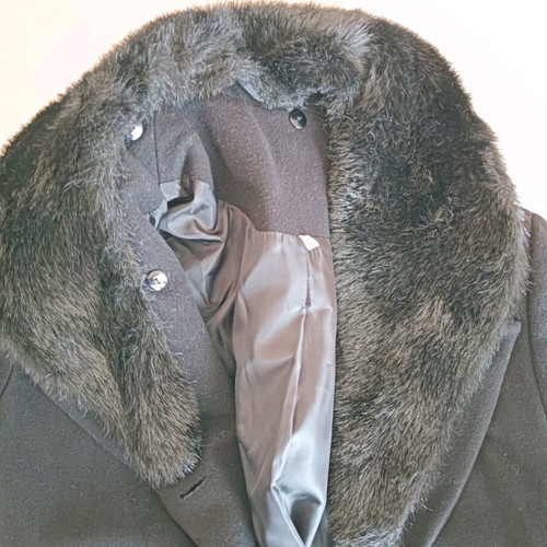 Women's wool and cashmere coat with removable fur collar, like new, black