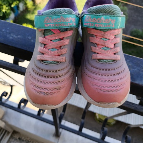 Skechers girls' size 32 athletic shoes used, water repellent, washable