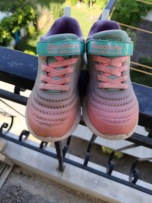 Skechers girls' size 32 athletic shoes used, water repellent, washable