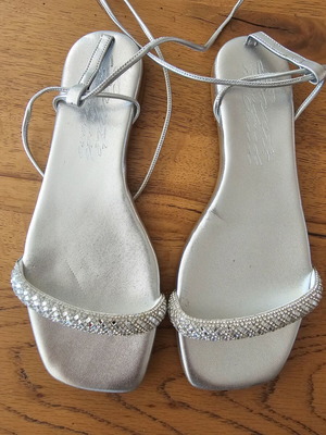 Γυναικεία flat σανδάλια Sante με στρας ασημί από eco leather σαν καινούργια