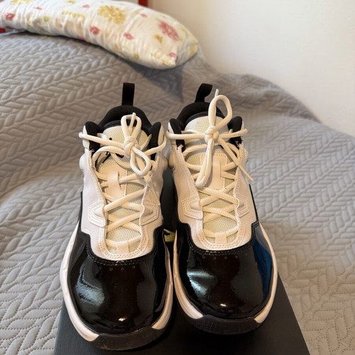 Jordan Stay Loyal 3 sneakers size 36 like new black and white