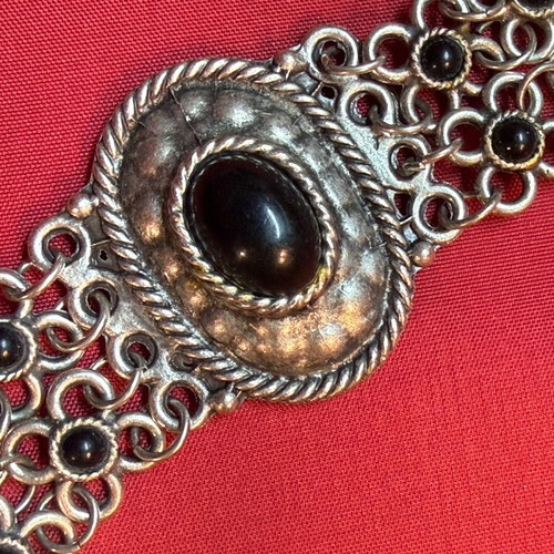 Vintage bracelet with black stone and filigree technique like new