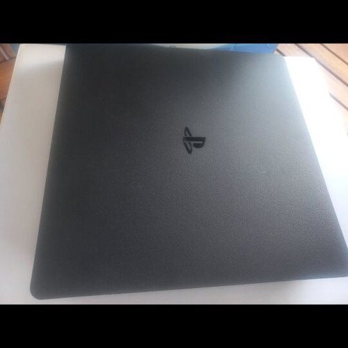 PlayStation 4 1TB VR like new with 2 controllers and Spyro game