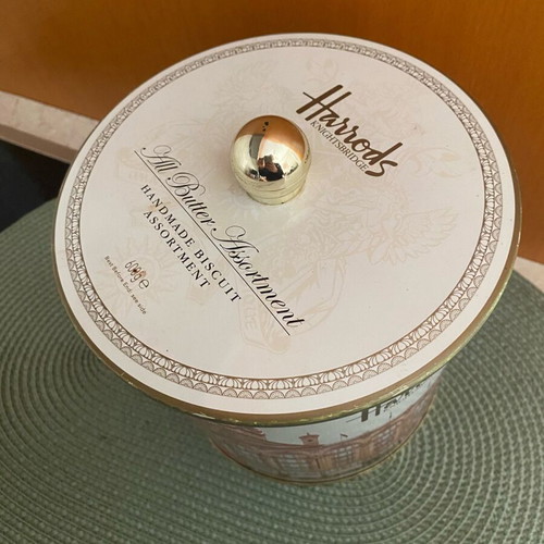 Harrods biscuit tin like new, metal