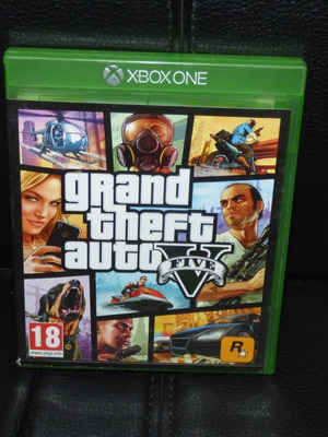 Grand Theft Auto Five Xbox One like new