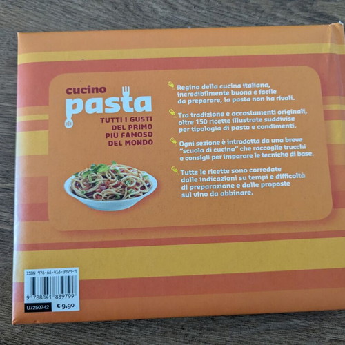 Cucino Pasta Tutti i gusti del primo più famoso del mondo cookbook like new, Italian
