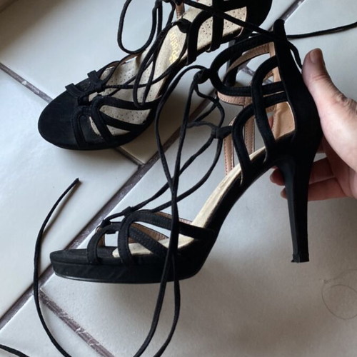 Pedor high heels with laces, soft comfortable insole, like new, size 39, black