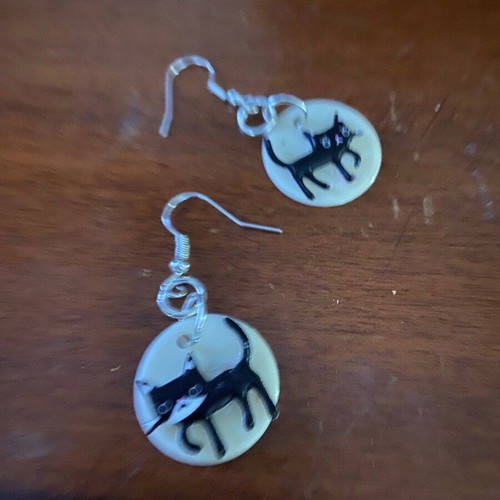 Cat earrings new made of lightweight plastic material