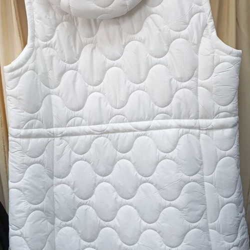 Yookie sleeveless jacket new, white with detachable hood
