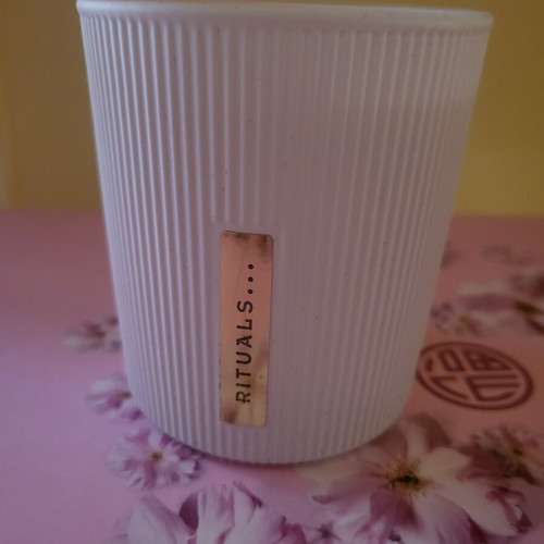 The Ritual of Sakura Scented Candle 140g new