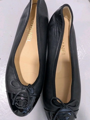 Chanel ballerinas black leather and patent leather like new, size 39