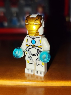 Iron Man MK 39 (Gemini) figure like new, Tony Stark Marvel