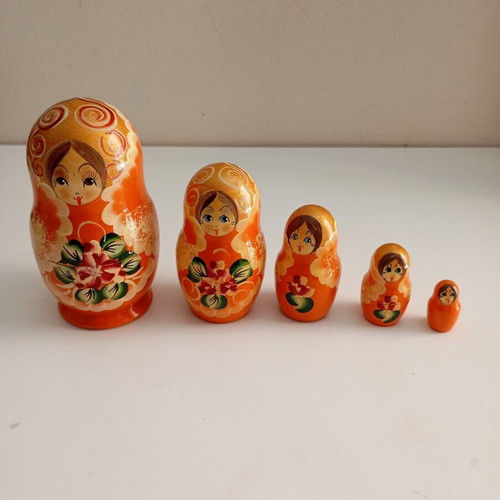Matrechka Russian traditional wooden doll set of 5 like new